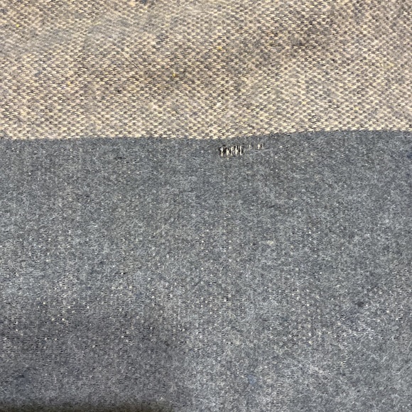 Grey block wrap poncho - Picture 5 of 6